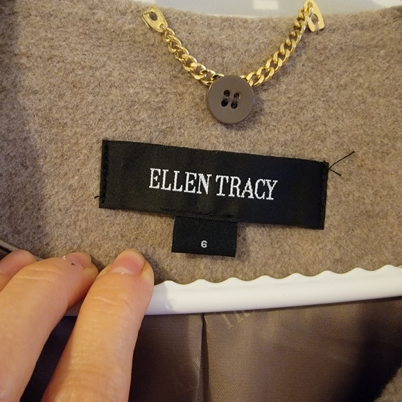 Oyster beige short wool coat - Picture 5 of 8